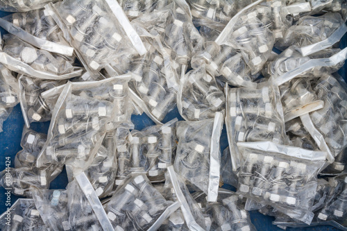 Hexagon head bolts in plastic bags for retail
