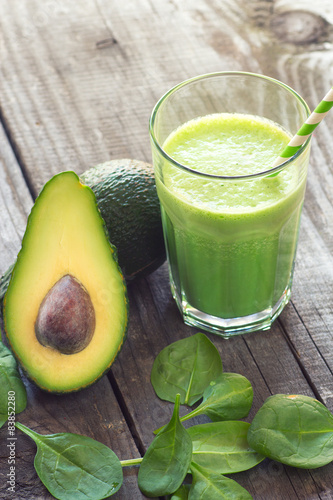 Avocado and baby spinach smoothie