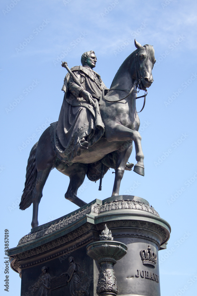 König Johann von Sachsen, Statue auf dem Theaterplatz vor der Semperoper in Dresden
