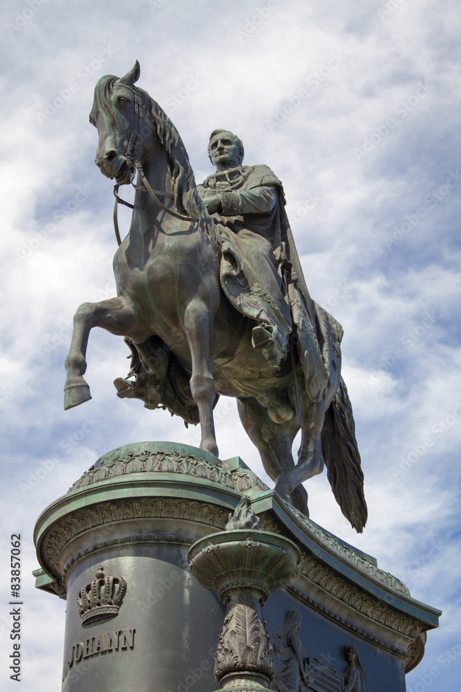 Fototapeta premium König Johann von Sachsen, Statue auf dem Theaterplatz vor der Semperoper in Dresden