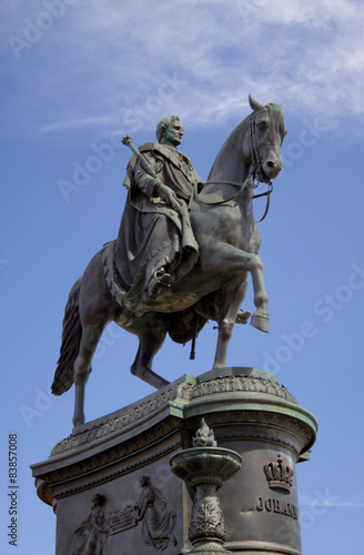 König Johann von Sachsen, Statue auf dem Theaterplatz vor der Semperoper in Dresden