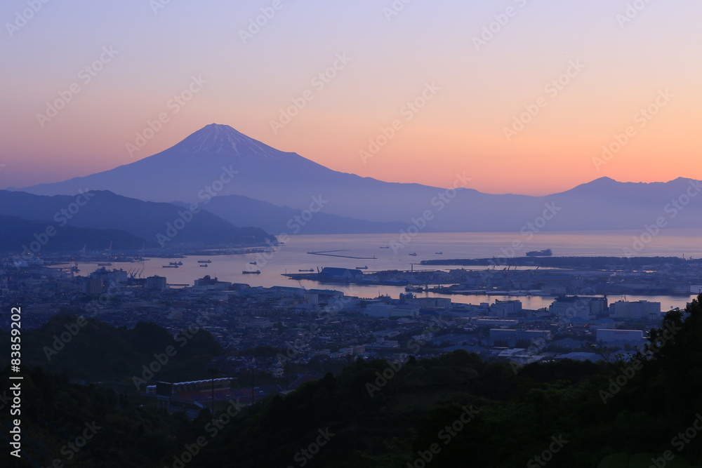富士山と町並み