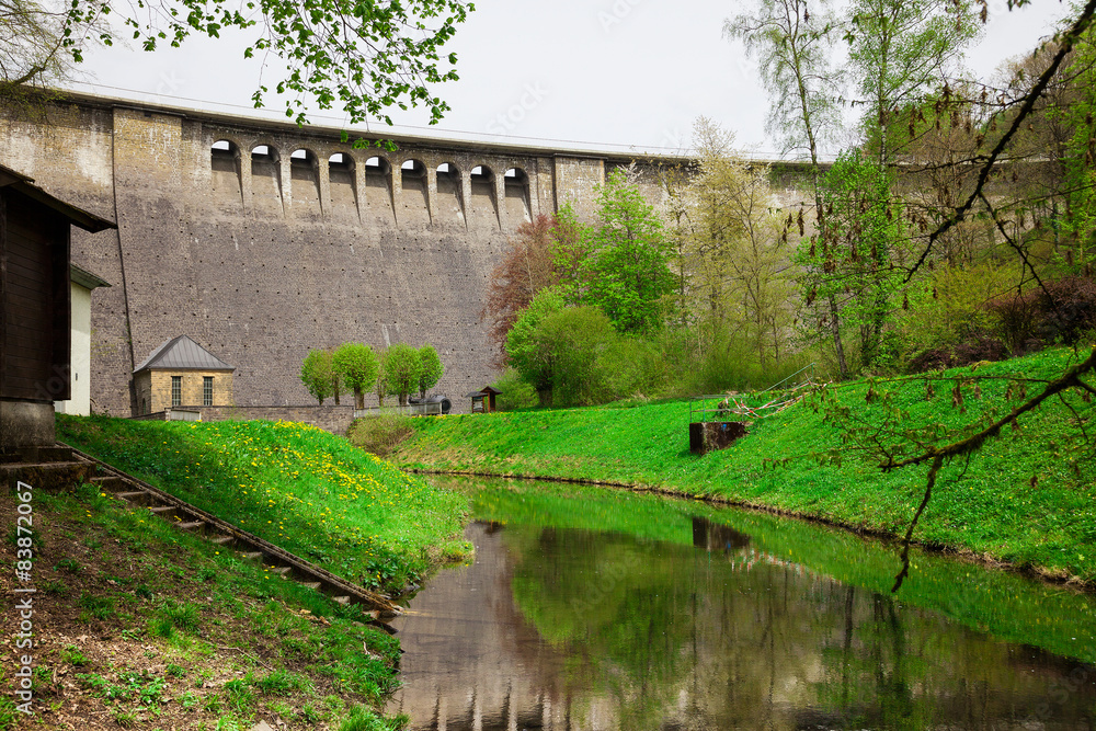 Staumauer der Aggertalsperre in Gummersbach Staumauer der Aggertalsperre in Gummersbach