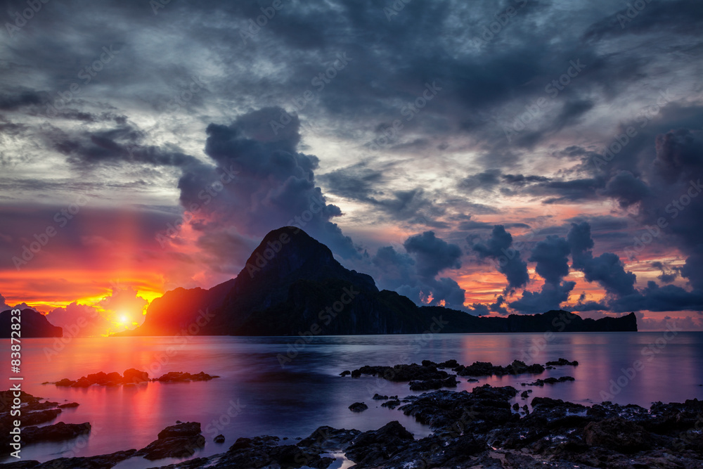 Obraz premium Stunning sunset scenery in El Nido, Philippines