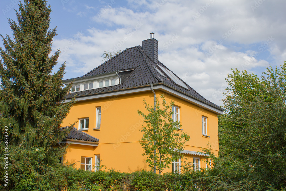 Fototapeta premium Gepflegte Villa in idyllischer Lage