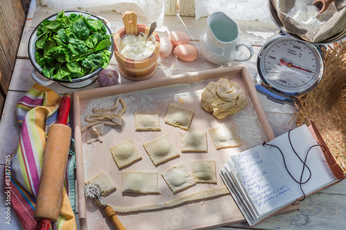 Photos Preparations for ravioli made of ricotta and spinach