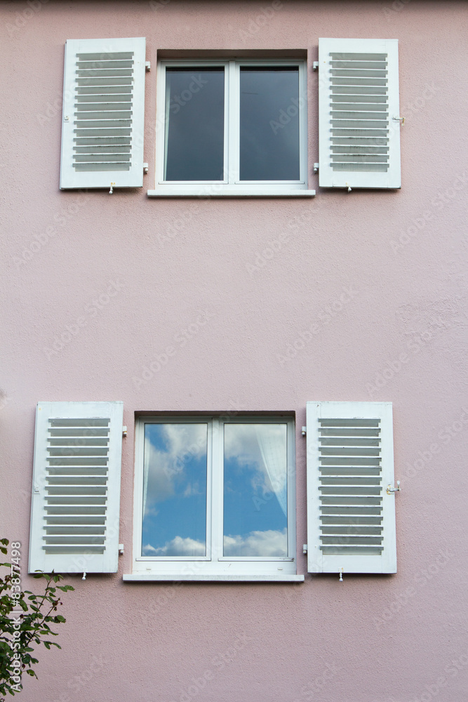 Fenster eines Einfamilienhauses