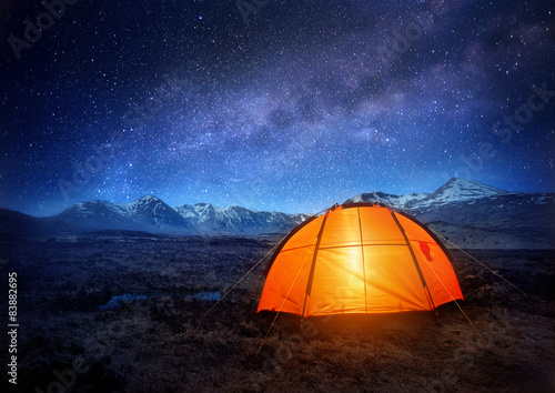 Photo Camping Under The Stars
