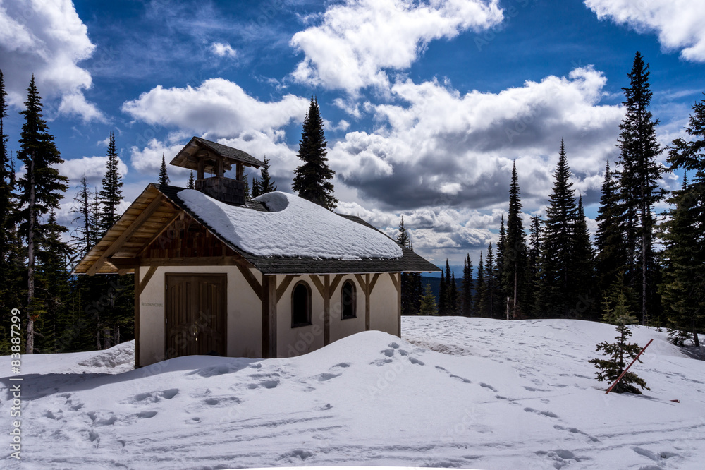 A small chapel in the high alpine