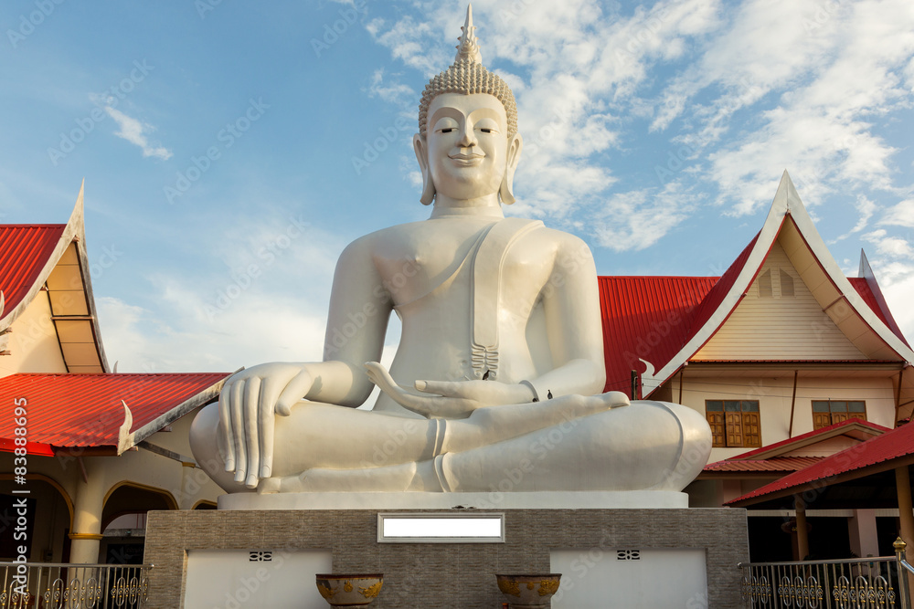 White Buddha Pra jao Hai Sok