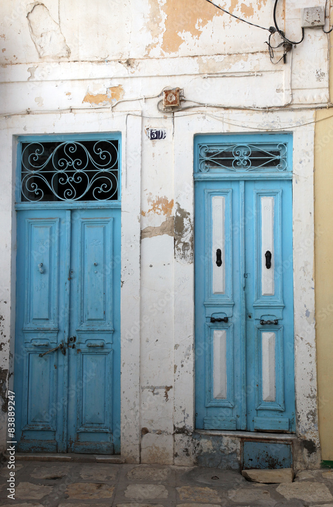 Fototapeta premium Traditional door from Sousse, Tunis