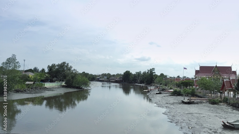 Fototapeta premium On the Bridge, Sunak-hon Canal : Samutsakhon-Thailand