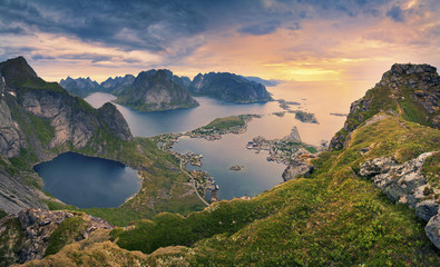 Papier peint photo Lofoten Vue panoramique du Reinebringen, Lofoten  © rudi1976