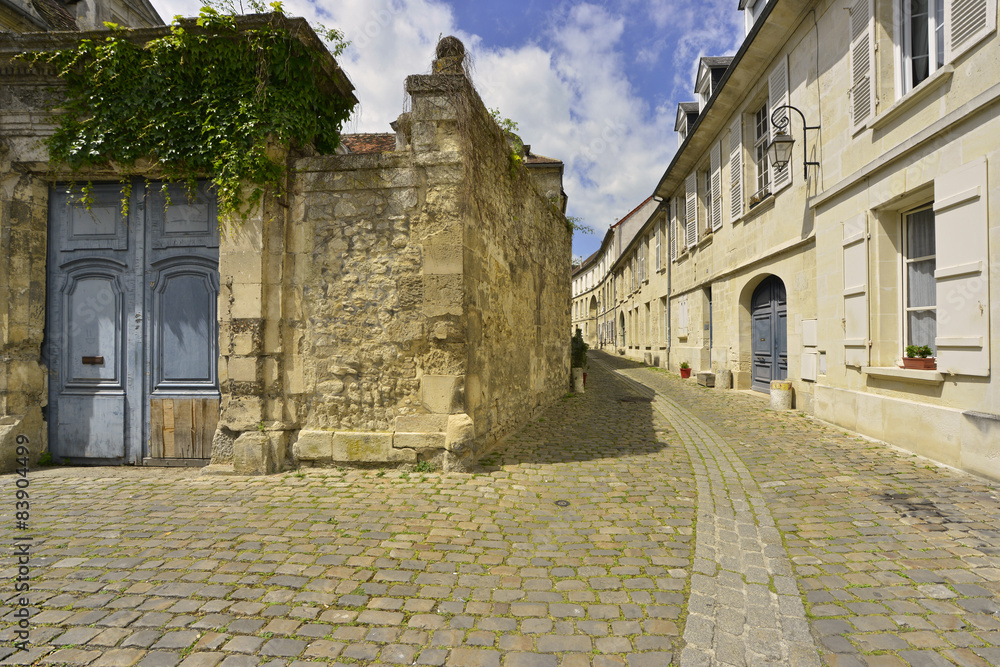 Angle de maison rue Alphonse Cardin à Crépy-en-Valois (60800), département de l'Oise en région Hauts-de-France, France