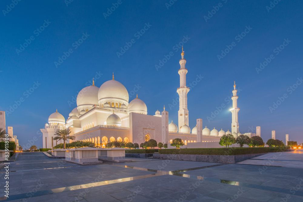 Fototapeta premium Sheikh Zayed Mosque in Abu Dabi