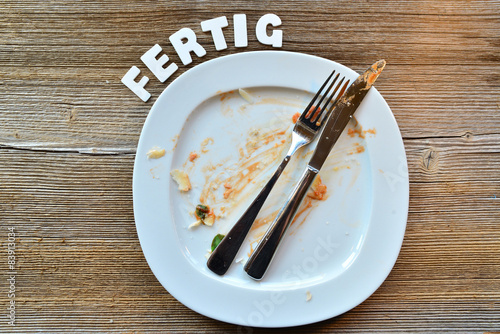 leerer Teller und Besteck Nachschlag