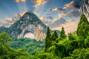 Wandcirkels China Moon Hill bij Yangshuo China  © SeanPavonePhoto
