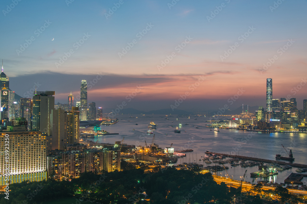 Naklejka premium View of Hong Kong during sunset hours