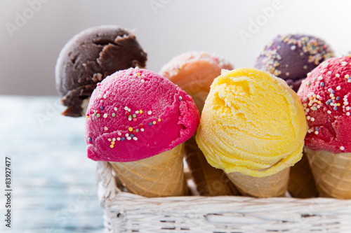 Fotografia, Obraz Ice cream scoops on wooden table.