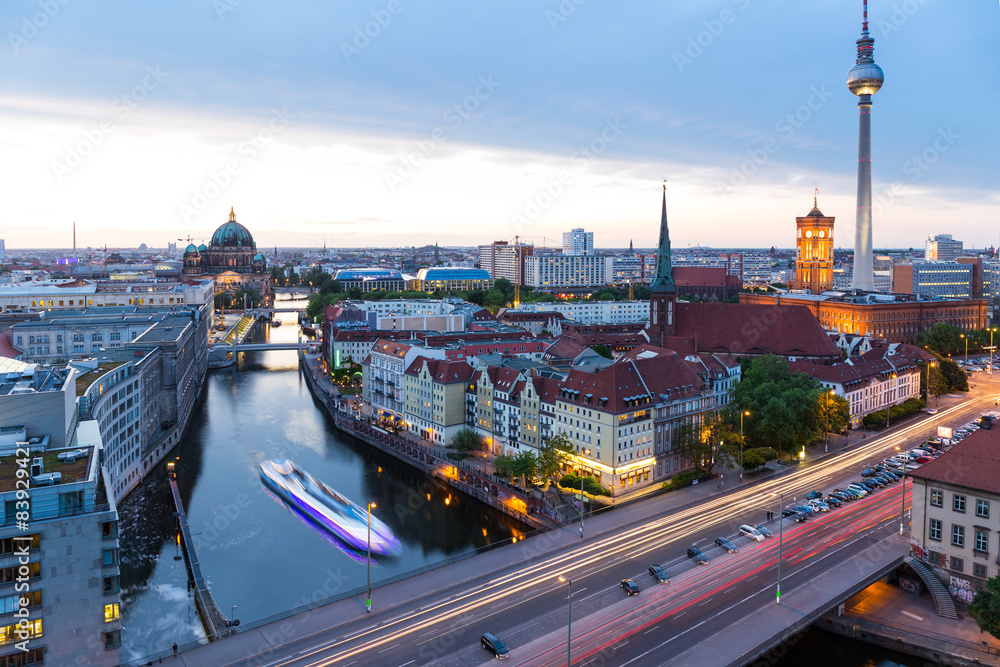 Fototapeta premium Berlin bei Nacht