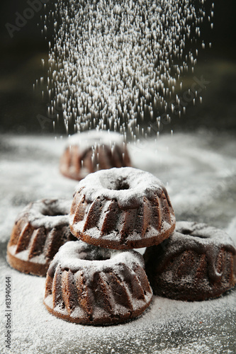 Fotografi Chocolate bundt cakes with icing sugar on black background