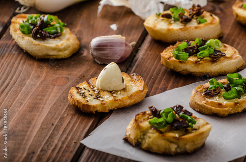 Mini toasts with garlic and dried tomato