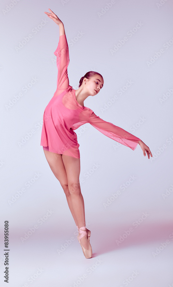 Obraz premium Young ballerina dancer showing her techniques