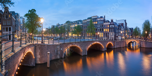 Fototapeta Naklejka Na Ścianę i Meble -  Panorama of beautifull Amsterdam canals with bridge, Holland
