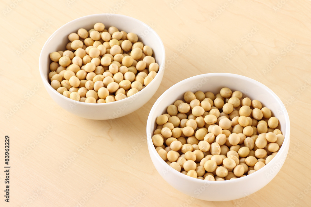 テーブルの上の大豆の集合 テーブルの上の大豆の集合