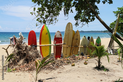 Surfboards am Karibikstrand von Costa Rica