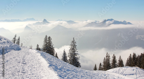 Wanderweg am Wallberg mit schöner Aussicht © SusaZoom