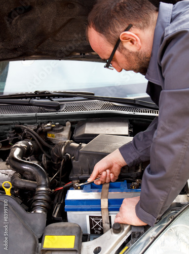 Fitting a battery to a car in a garage, Close-up © Zoran Zeremski