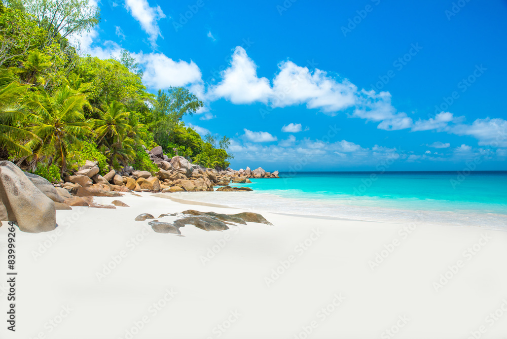 Paradise beach on island - Island Praslin, Seychelles