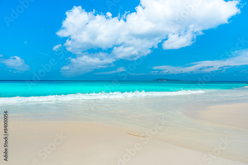 Paradise beach on island  - Seychelles © Simon Dannhauer