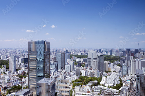 東京スカイツリーと皇居 丸ノ内を望む 2015年5月