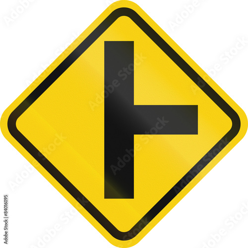 Colombian road warning sign: T-Intersection ahead