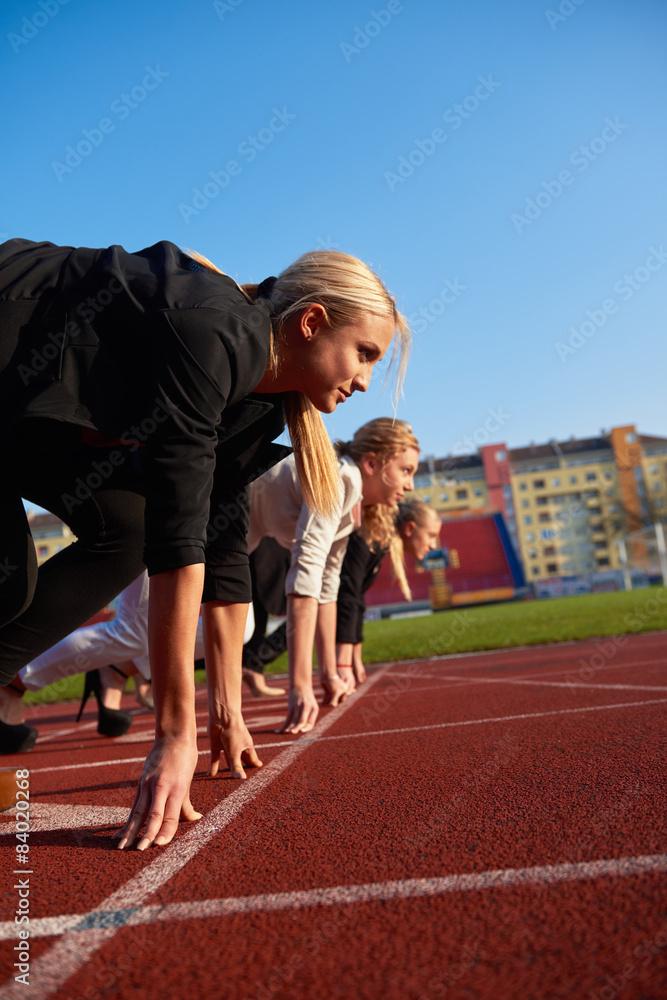 Obraz premium business people running on racing track