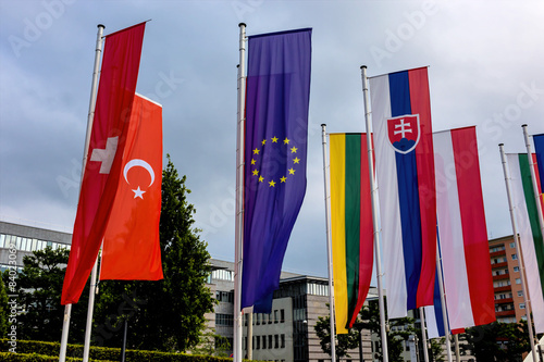 Europaflagge und andere Flaggen