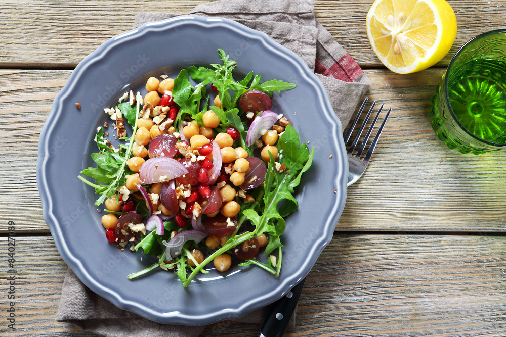 Salad with chickpeas, arugula with grapes Salad with chickpeas, arugula with grapes