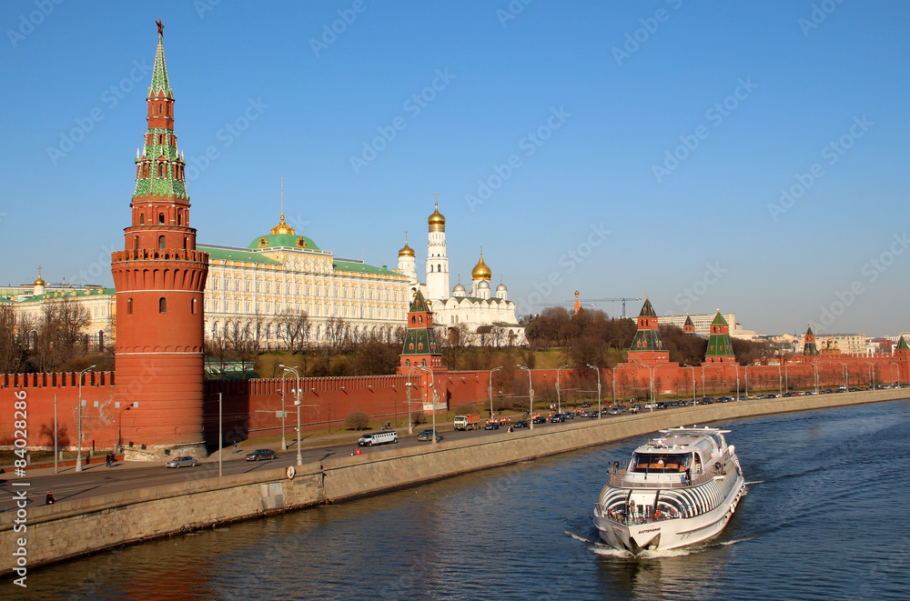 Москва река.Вид на Кремль.