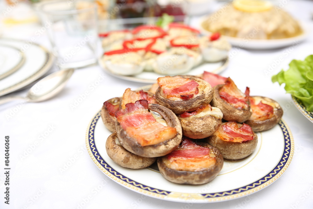 Delicious stuffed mushrooms with meat and cheese Delicious stuffed mushrooms with meat and cheese