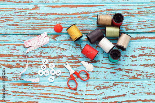 Foto needle thread sewing tailor thimble buttons scissors repair