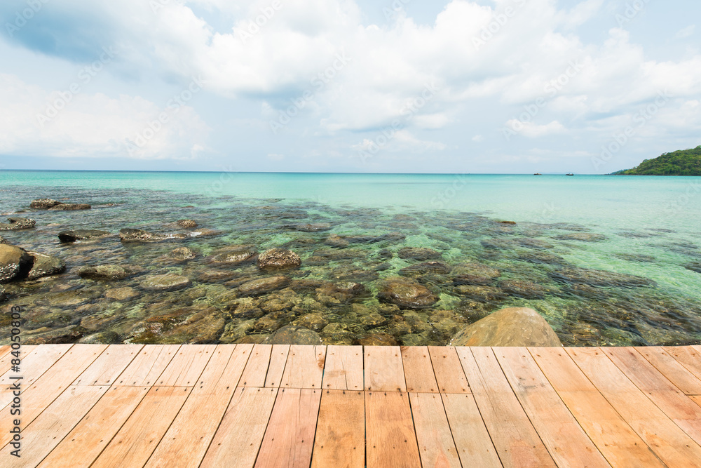 Fototapeta premium Wooden plank at the stone beach