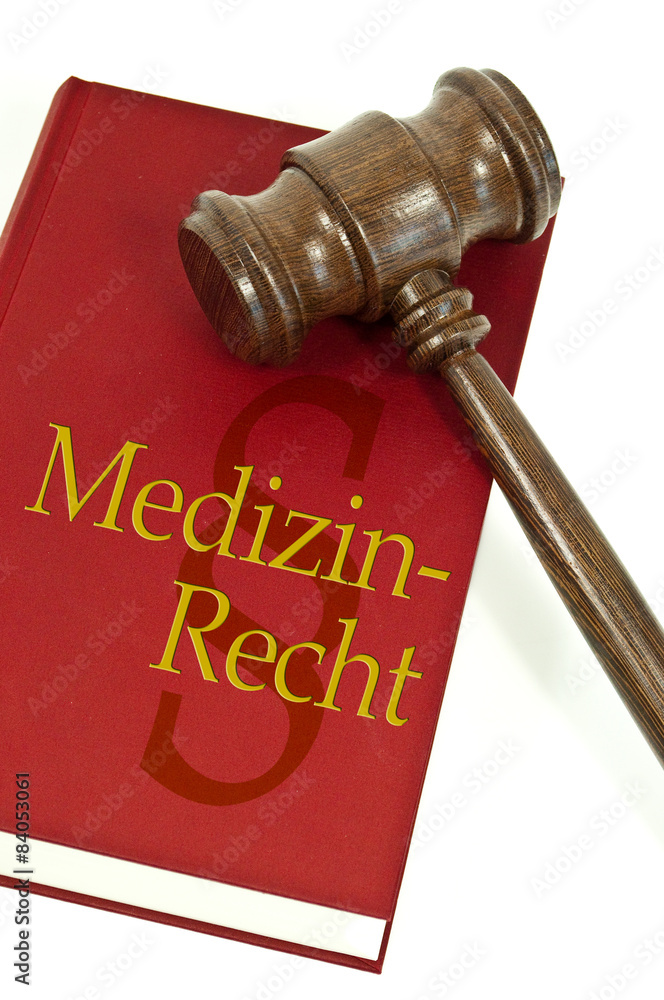 Buch mit Richterhammer und Medizinrecht