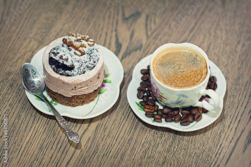 Кофе и пирожное 