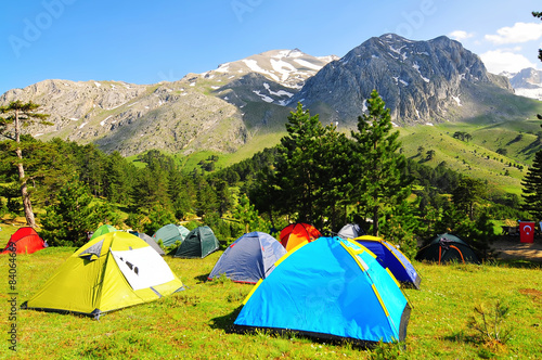dağ manzaralı çadır kampı photo