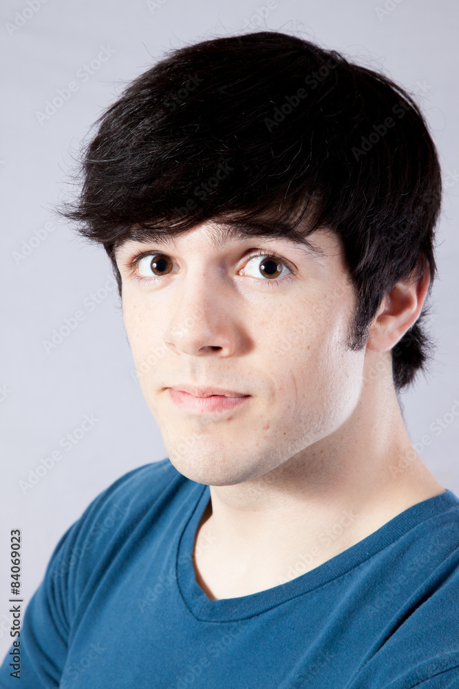 Obraz premium Man looking thoughtful