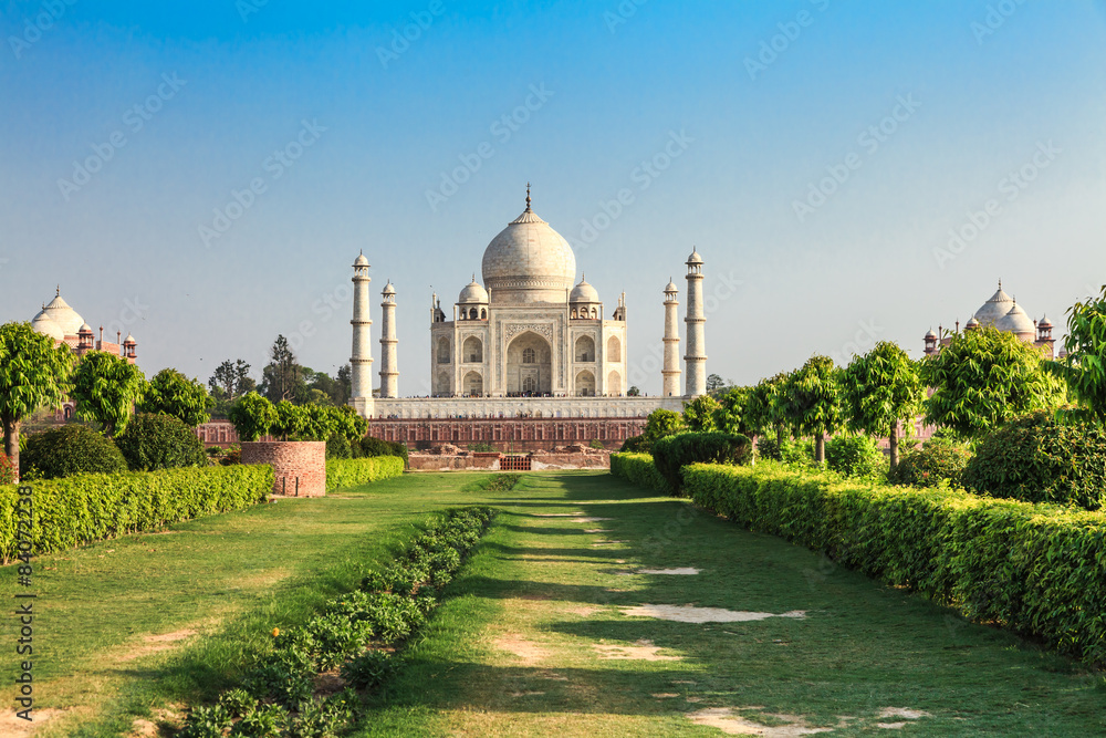 Fototapeta premium Taj Mahal in the evening
