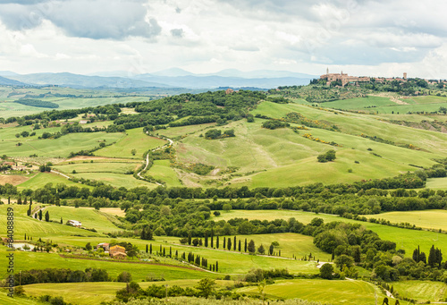 Fototapeta Naklejka Na Ścianę i Meble -  View of the town of Pienza with the typical Tuscan hills