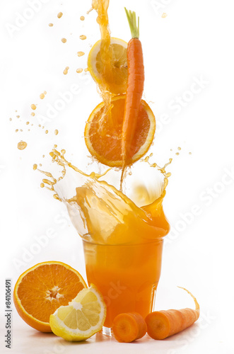 succo di arancia carota,limone splash photo